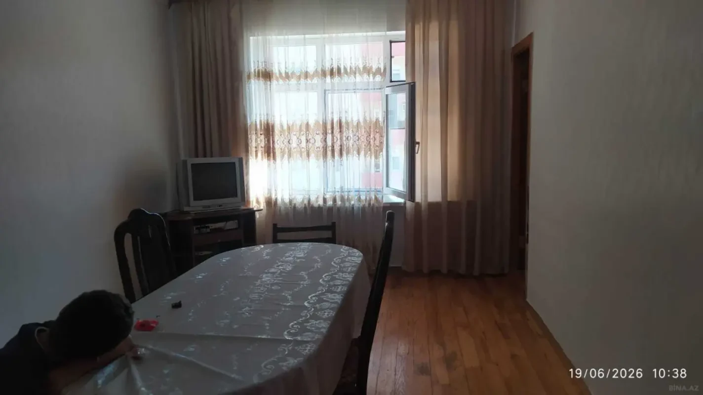 Kirayə verilir 2 otaqlı mənzil 70 m²