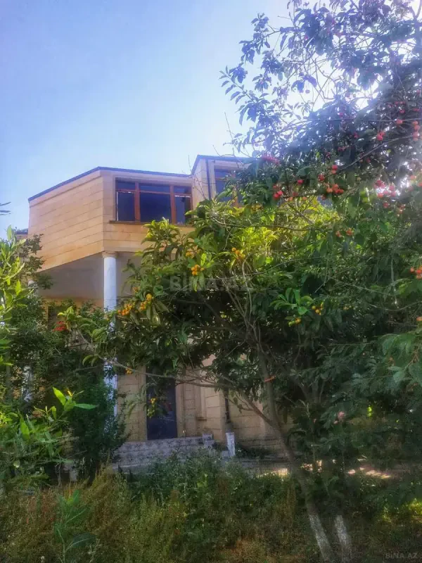 Satılır 10 otaqlı həyət evi 1000 m²