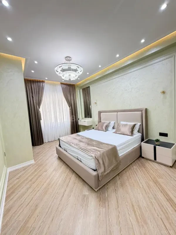 Kirayə verilir 3 otaqlı mənzil 137 m²