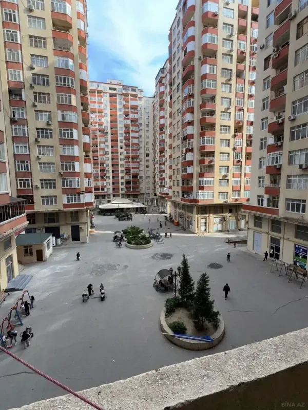 Satılır 3 otaqlı mənzil 140 m²