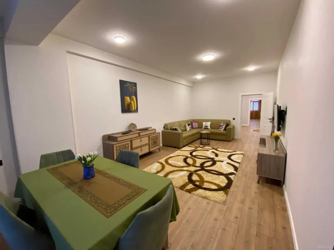 Kirayə verilir 3 otaqlı mənzil 150 m²