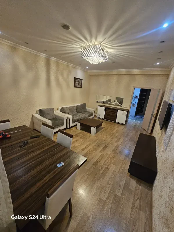 Kirayə verilir 2 otaqlı mənzil 90 m²