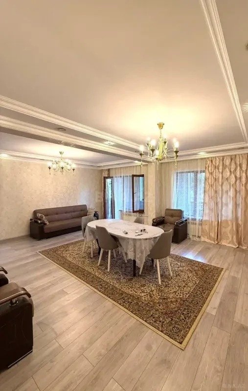 Satılır 5 otaqlı mənzil 110 m²