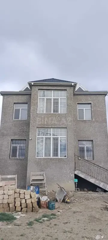 Satılır 4 otaqlı həyət evi 160 m²