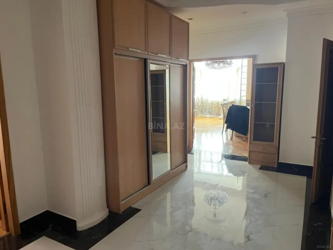Satılır 3 otaqlı mənzil 140 m²