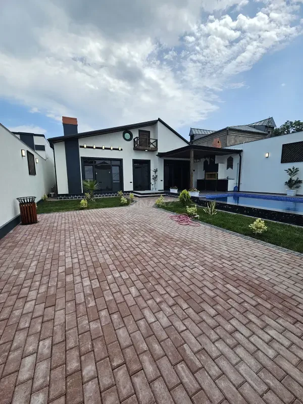 Satılır 4 otaqlı həyət evi 160 m²