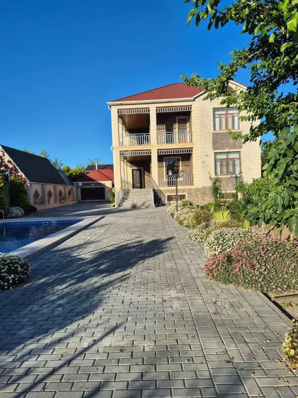 Kirayə verilir 5 otaqlı həyət evi 300 m²