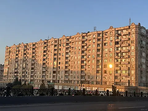 Satılır 3 otaqlı mənzil 140 m² — Bakı 3 otaq 140.00 m²