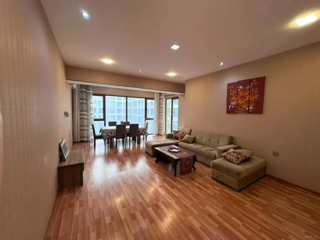 Satılır 3 otaqlı mənzil 113 m²