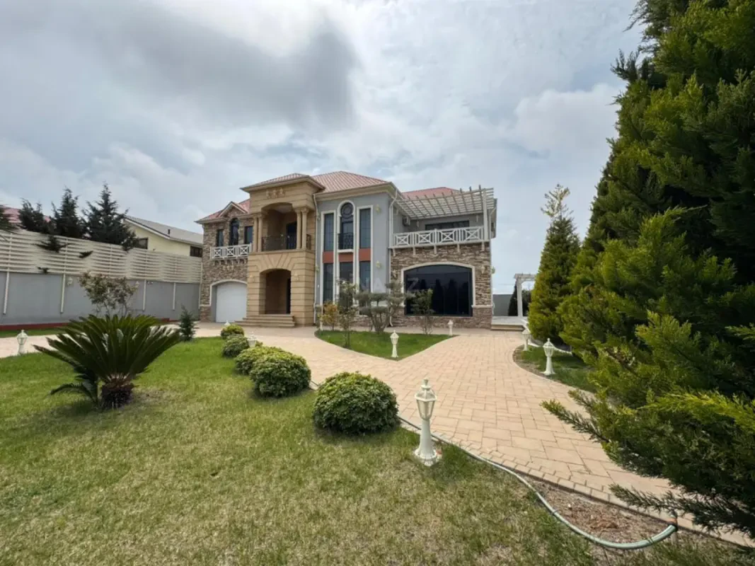 Satılır 7 otaqlı həyət evi 500 m²