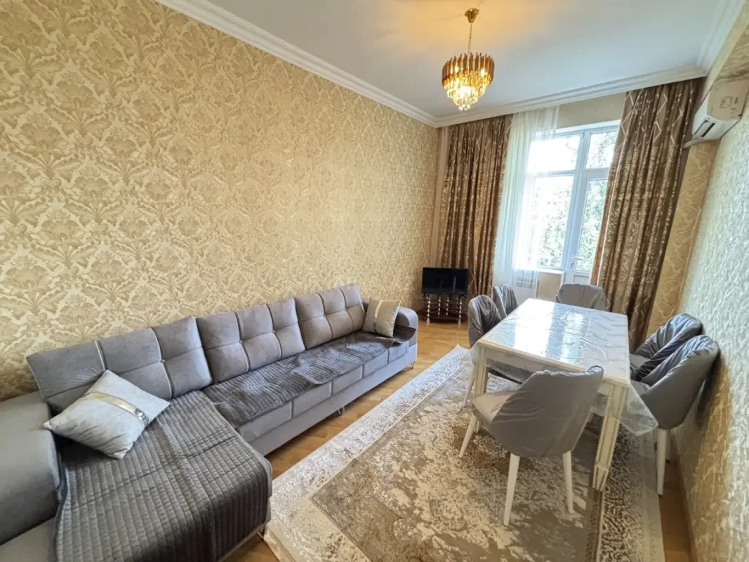 Kirayə verilir 2 otaqlı mənzil 75 m²