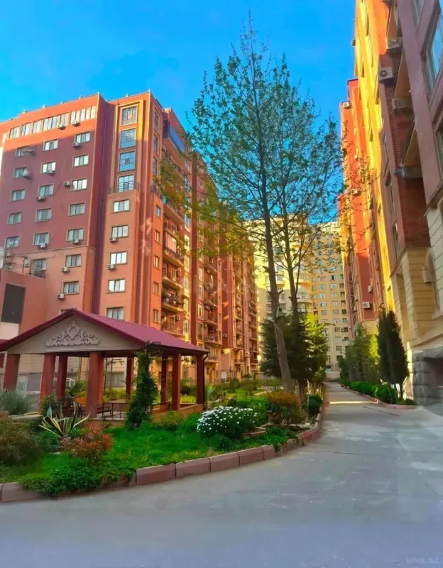 Satılır 3 otaqlı mənzil 165 m²