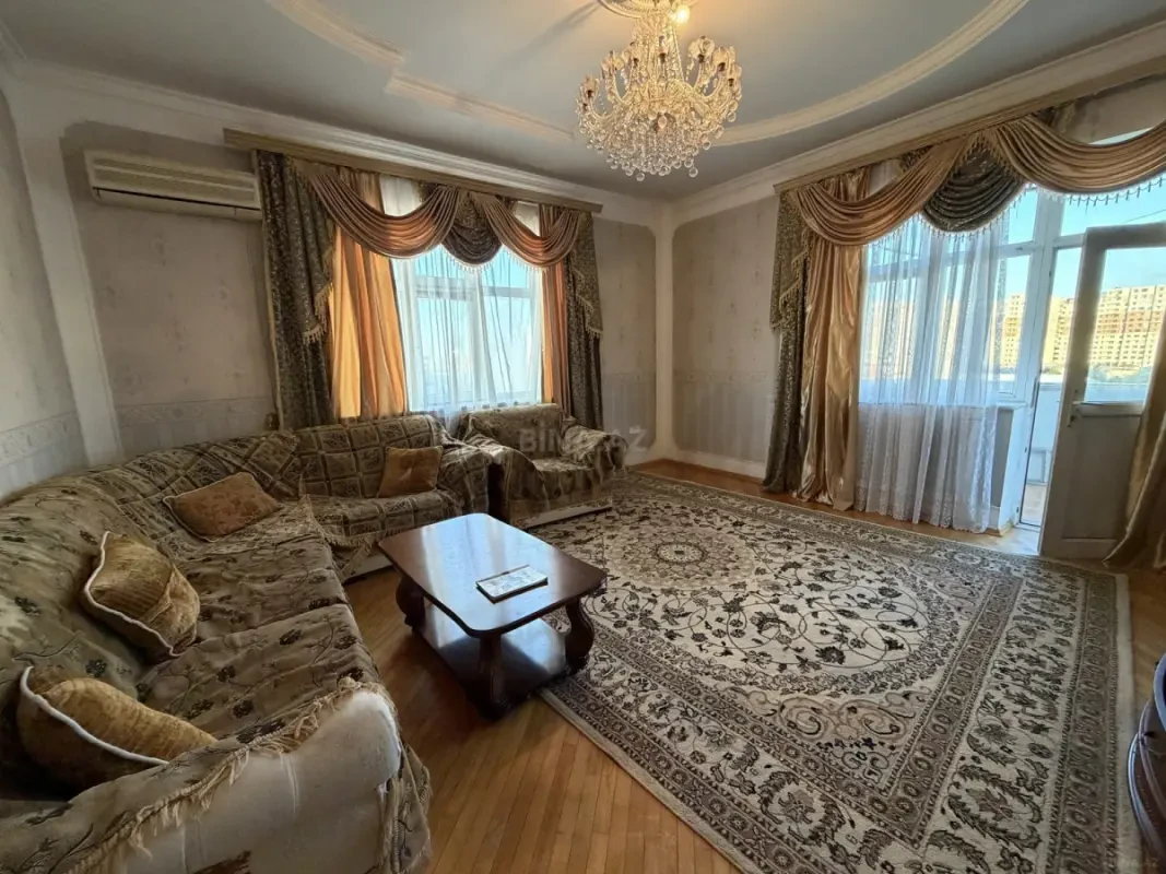Kirayə verilir 3 otaqlı mənzil 130 m²