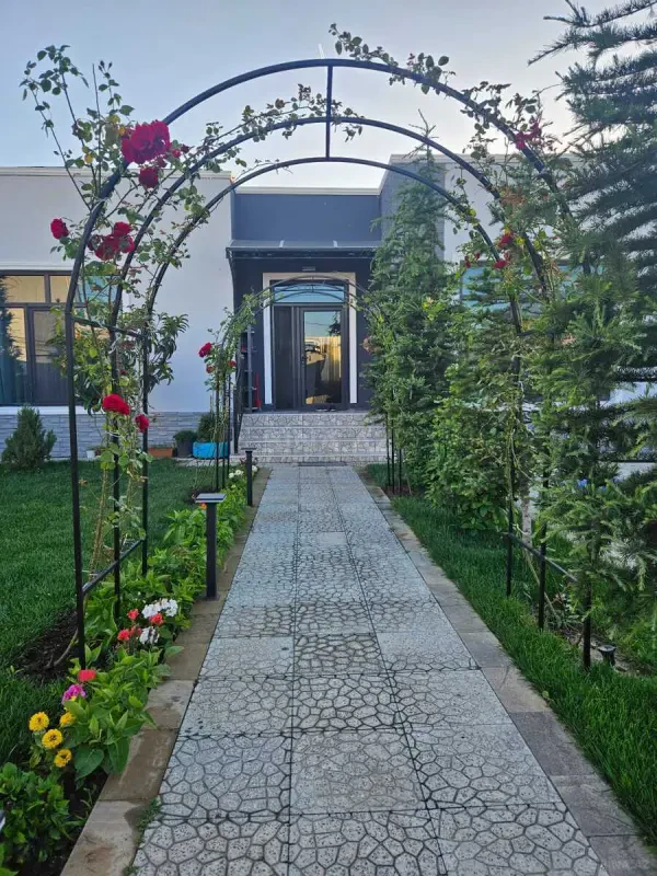 Satılır 4 otaqlı həyət evi 180 m²
