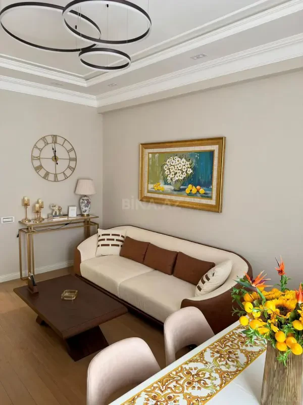 Kirayə verilir 2 otaqlı mənzil 95 m²