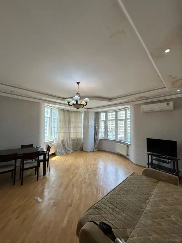 Kirayə verilir 2 otaqlı mənzil 115 m²