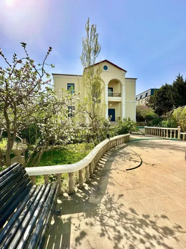 Satılır 5 otaqlı həyət evi 400 m²