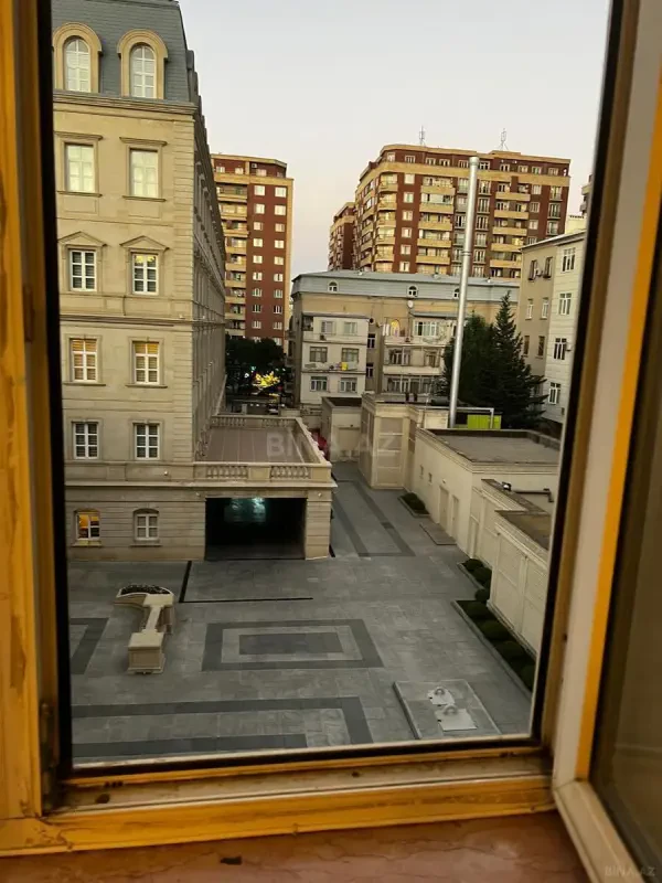 Kirayə verilir 2 otaqlı mənzil 76 m²