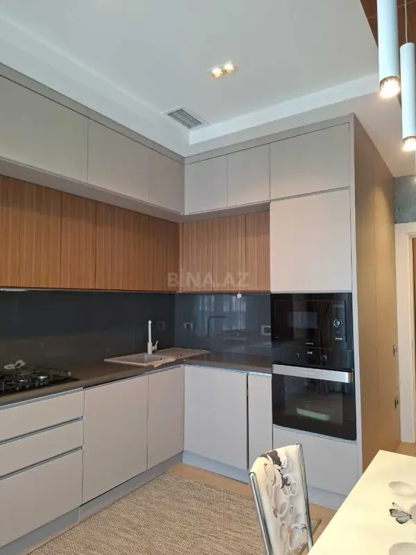 Kirayə verilir 2 otaqlı mənzil 106 m²