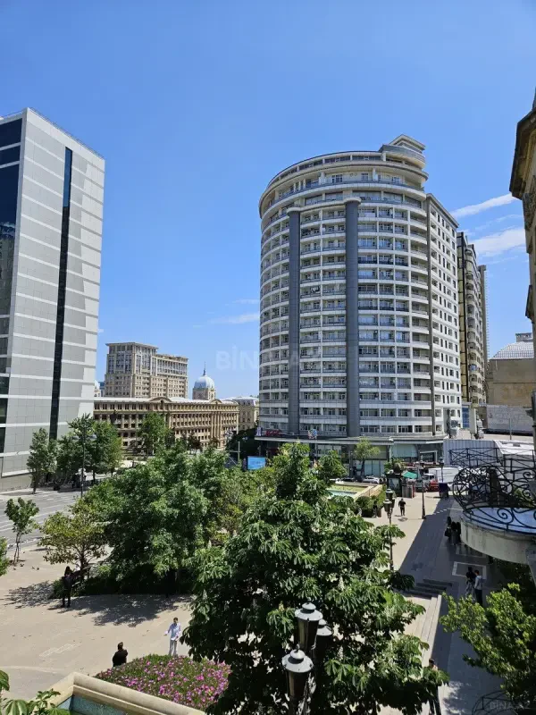 Kirayə verilir 2 otaqlı mənzil 85 m²