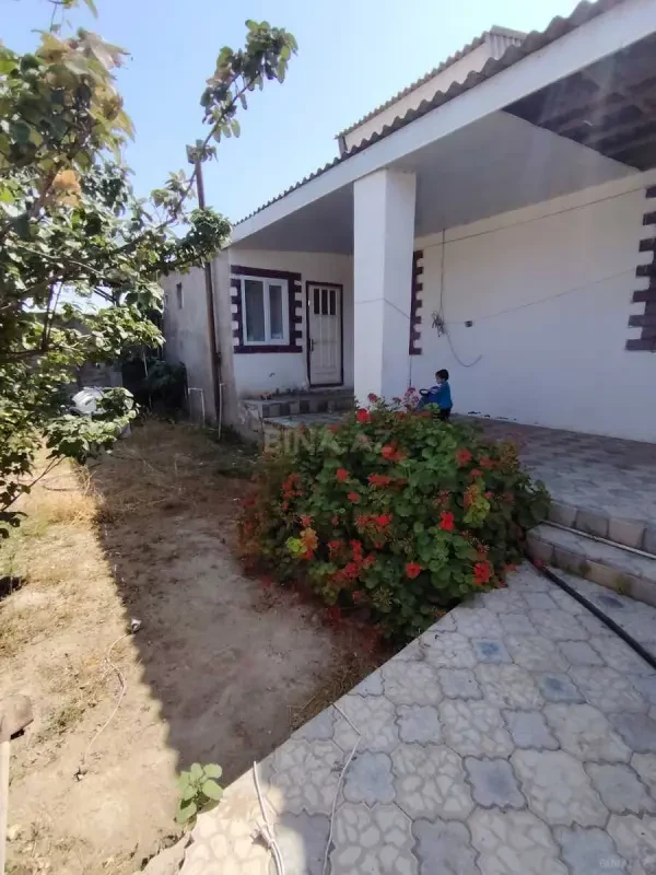 Satılır 3 otaqlı həyət evi 100 m²
