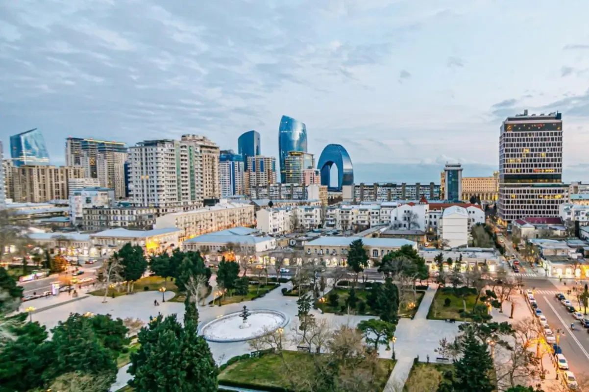 Kirayə verilir 4 otaqlı mənzil 145 m²