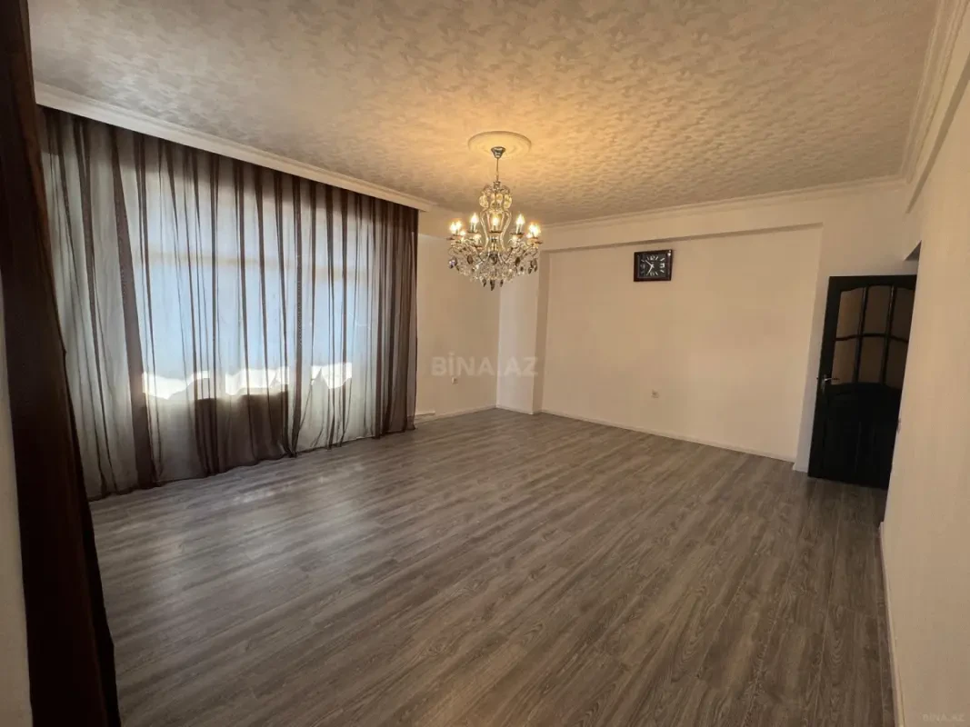 Satılır 3 otaqlı mənzil 135 m²