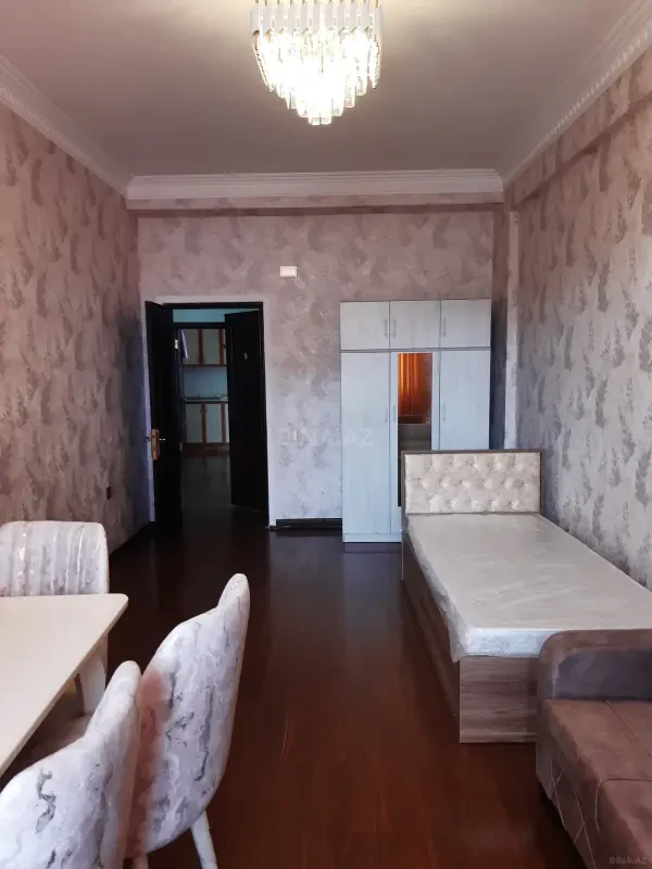 Kirayə verilir 2 otaqlı mənzil 95 m²