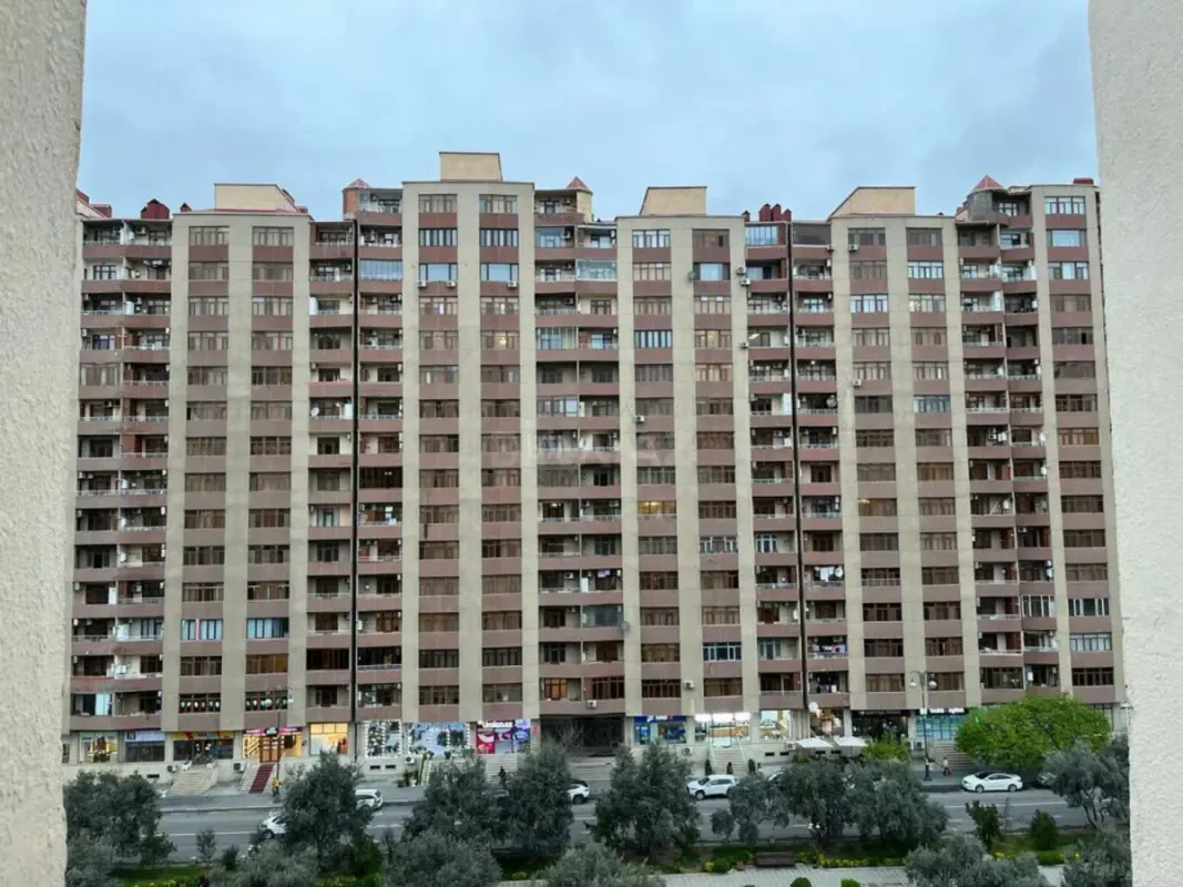 Kirayə verilir 2 otaqlı mənzil 107 m²