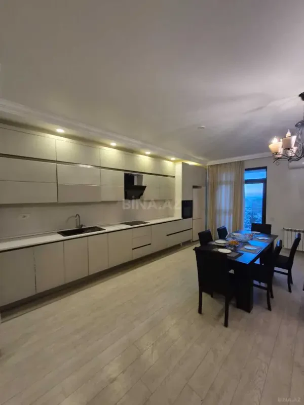 Kirayə verilir 2 otaqlı mənzil 108 m²