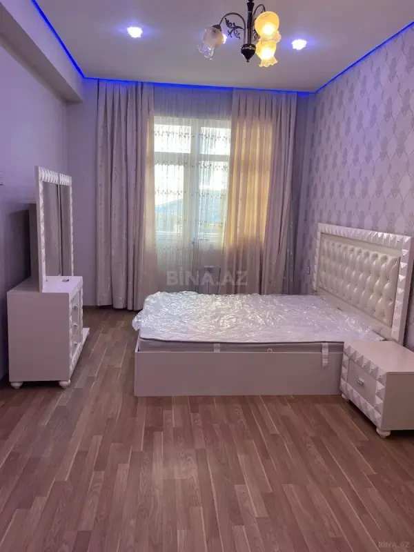 Kirayə verilir 2 otaqlı mənzil 100 m²