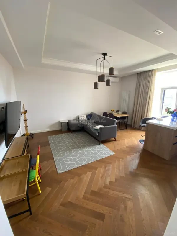 Kirayə verilir 3 otaqlı mənzil 130 m²