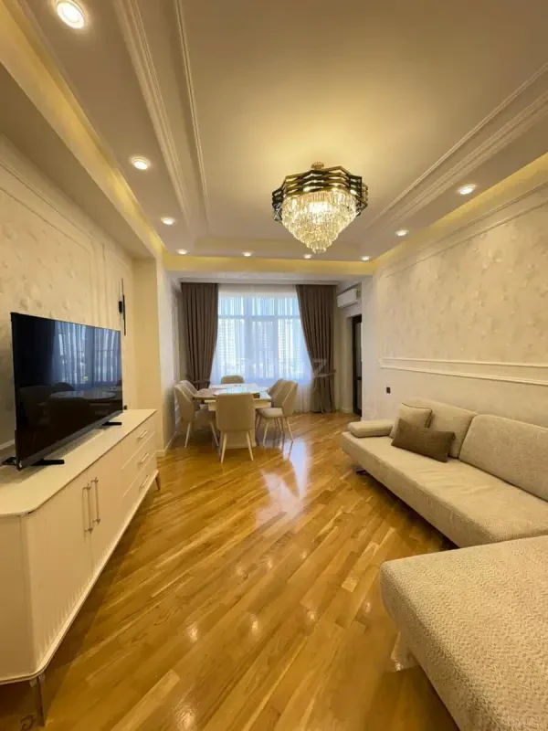 Satılır 2 otaqlı mənzil 93 m²