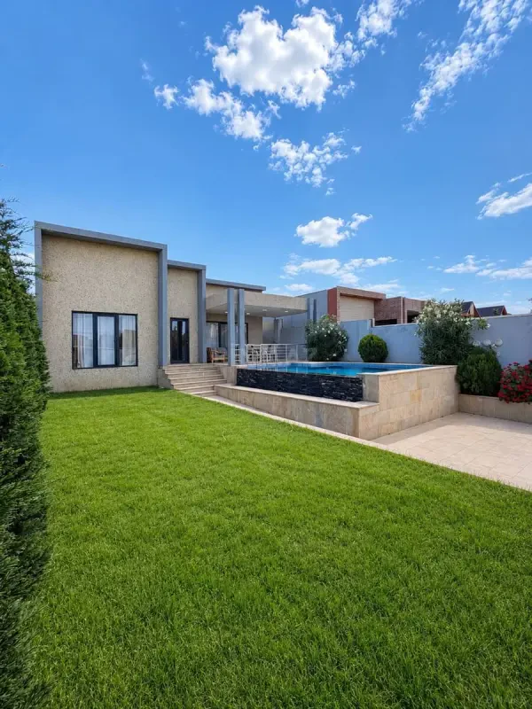 Satılır 4 otaqlı həyət evi 165 m²