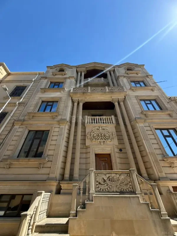 Kirayə verilir 12 otaqlı həyət evi 800 m²