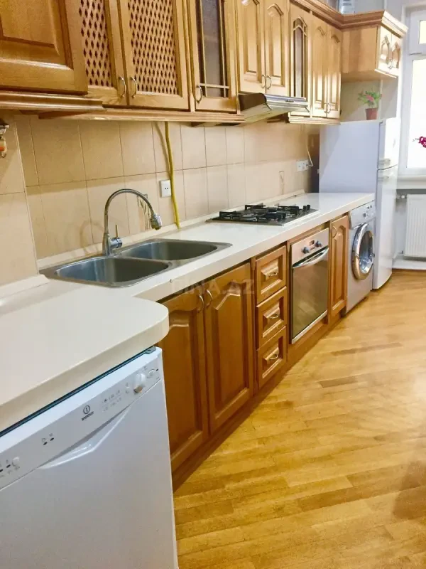 Kirayə verilir 3 otaqlı mənzil 137 m²