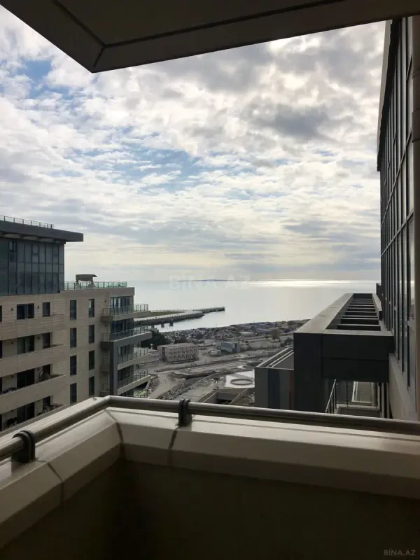 Kirayə verilir 3 otaqlı mənzil 130 m²