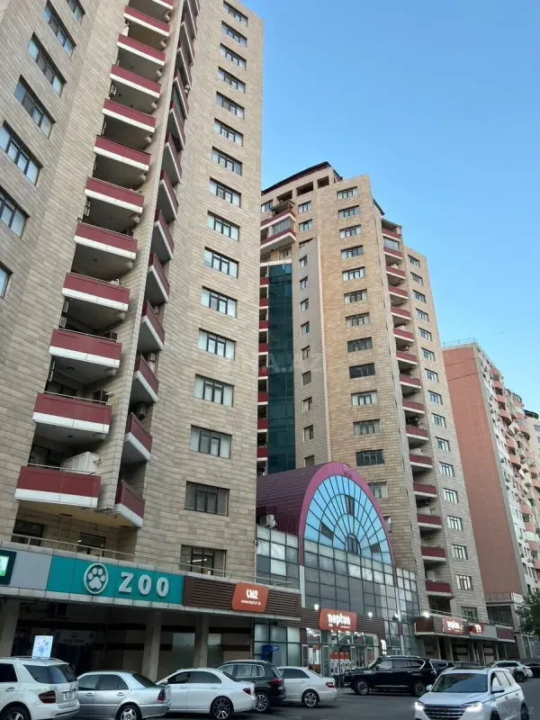 Satılır 4 otaqlı mənzil 170 m²