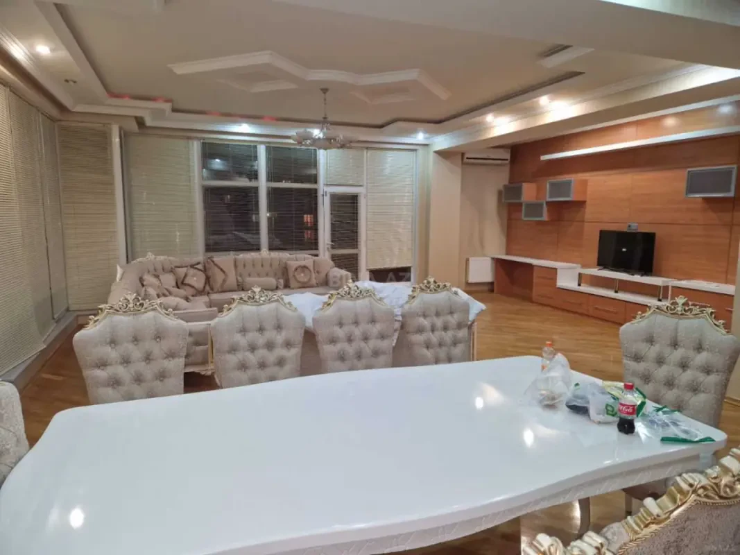 Kirayə verilir 4 otaqlı mənzil 207 m²
