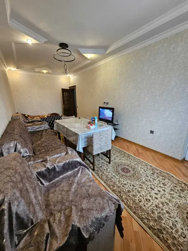Kirayə verilir 2 otaqlı mənzil 75 m²
