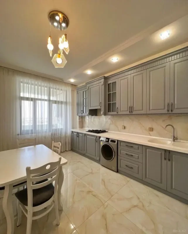 Satılır 3 otaqlı mənzil 135 m²
