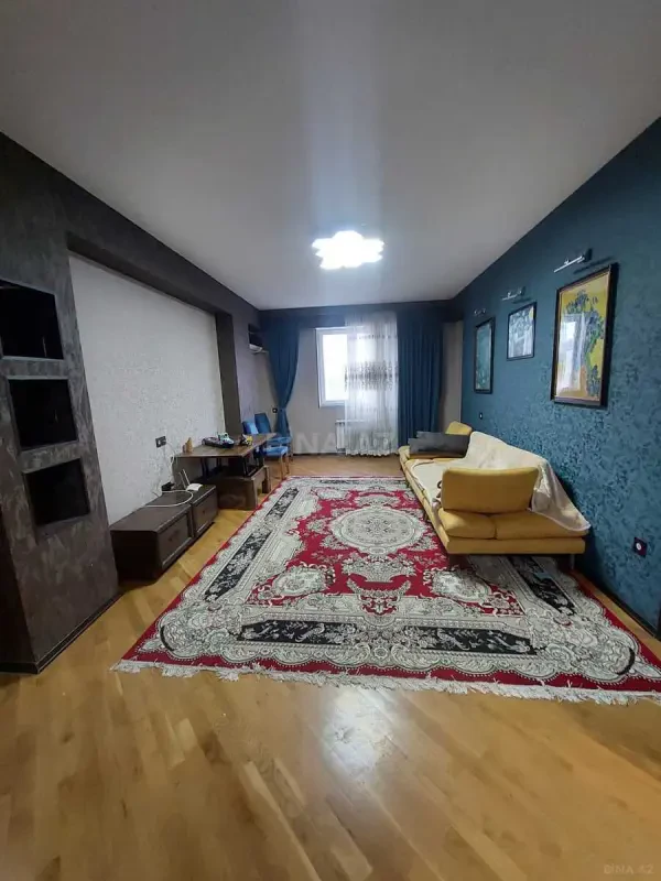 Kirayə verilir 3 otaqlı mənzil 118 m²