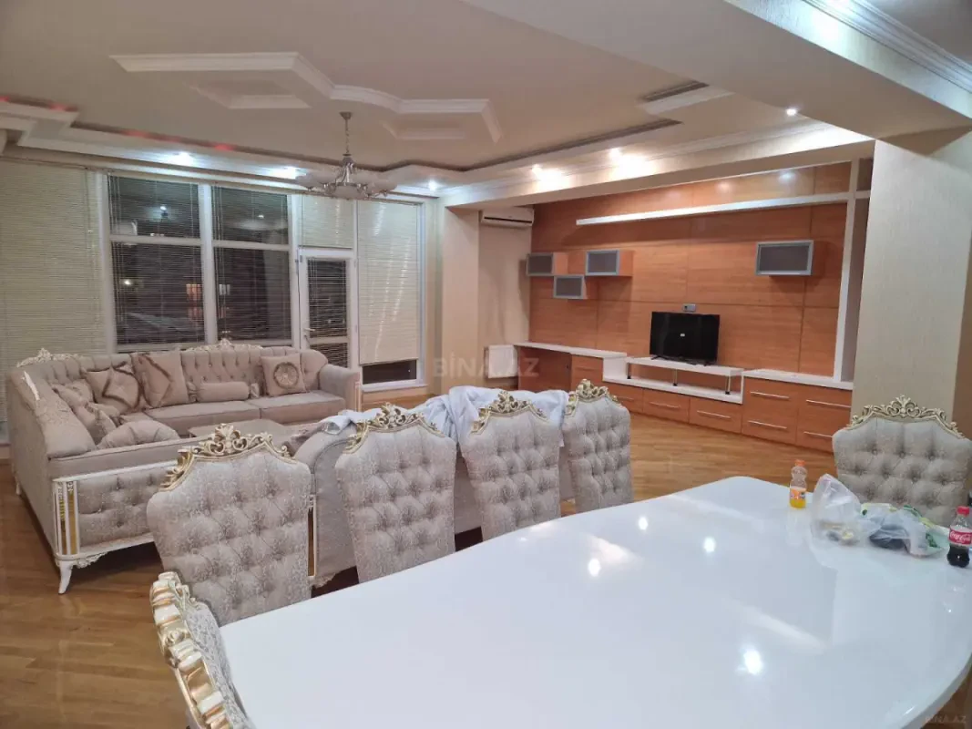 Kirayə verilir 4 otaqlı mənzil 240 m²