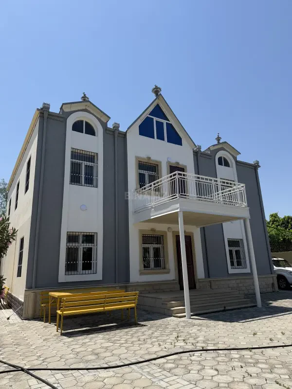 Kirayə verilir 5 otaqlı həyət evi 258 m²