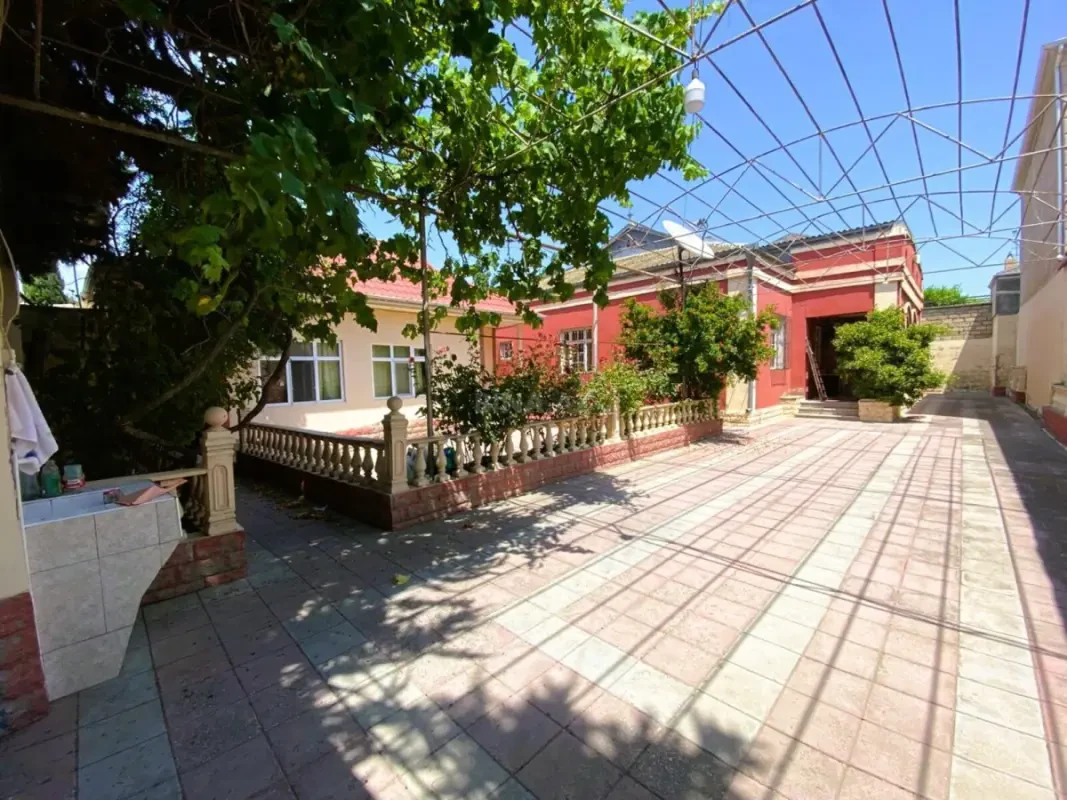 Satılır 5 otaqlı həyət evi 200 m²