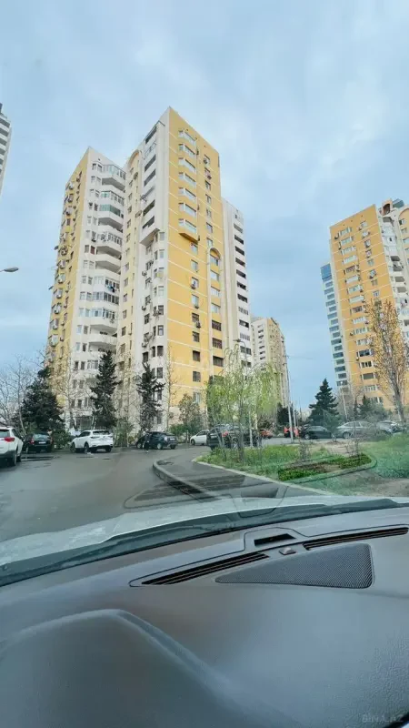 Kirayə verilir 3 otaqlı mənzil 124 m²