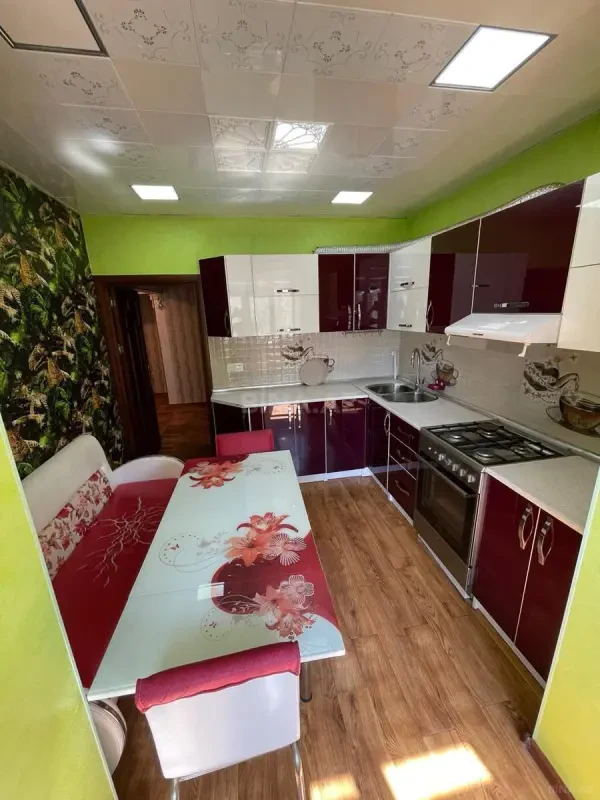 Kirayə verilir 3 otaqlı mənzil 100 m²