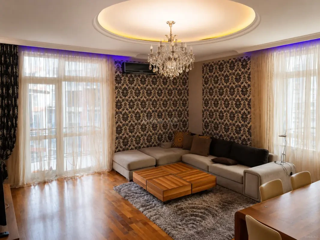 Satılır 3 otaqlı mənzil 126 m²