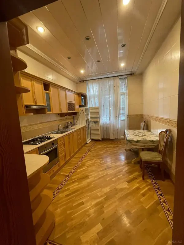 Kirayə verilir 2 otaqlı mənzil 110 m²