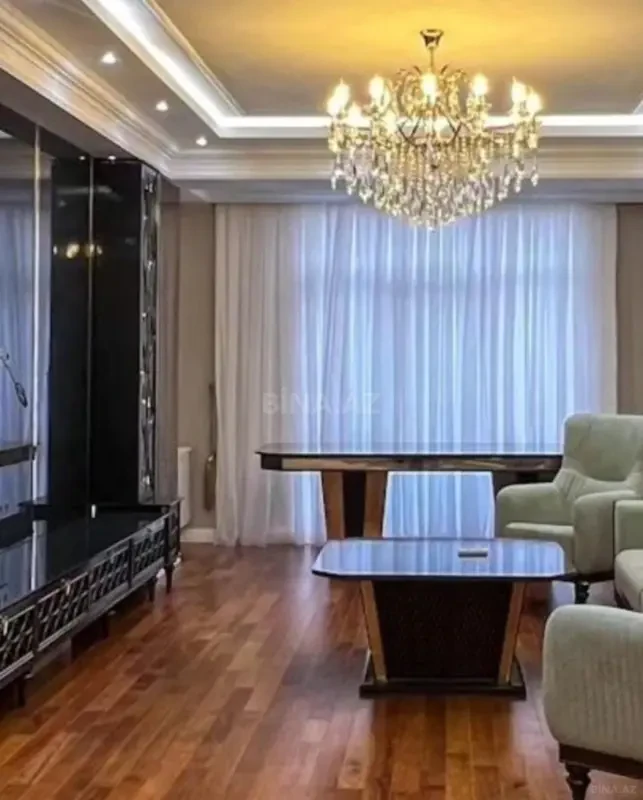 Satılır 4 otaqlı mənzil 164 m²